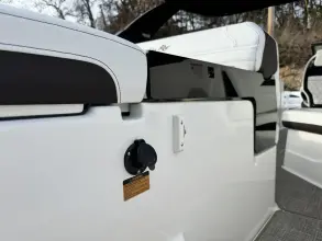 Thumbnail von Sea Ray SLX 260