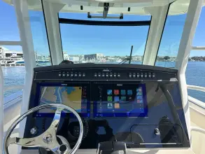Thumbnail von Boston Whaler 330 Outrage