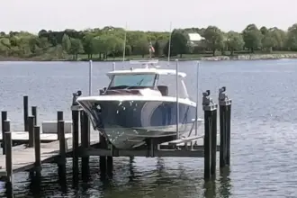 Thumbnail von Tiara Yachts 43LS