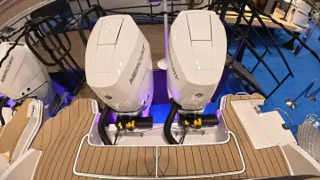 Thumbnail von Sea Ray SLX 310 fuera de borda