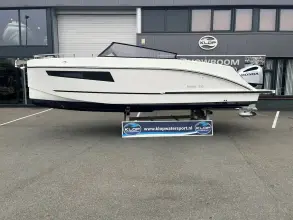 Maxima 800 Cabin