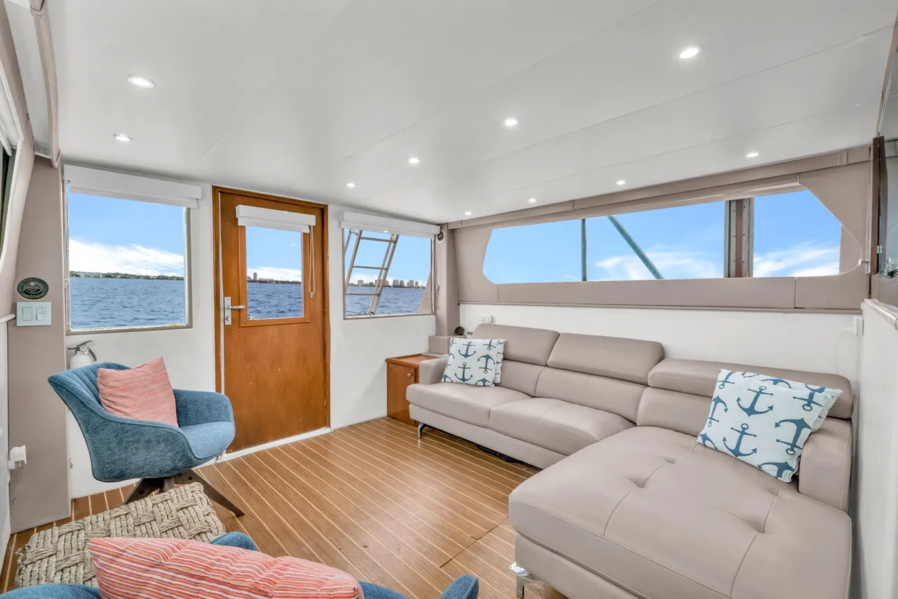 Thumbnail von Hatteras 42 Convertible