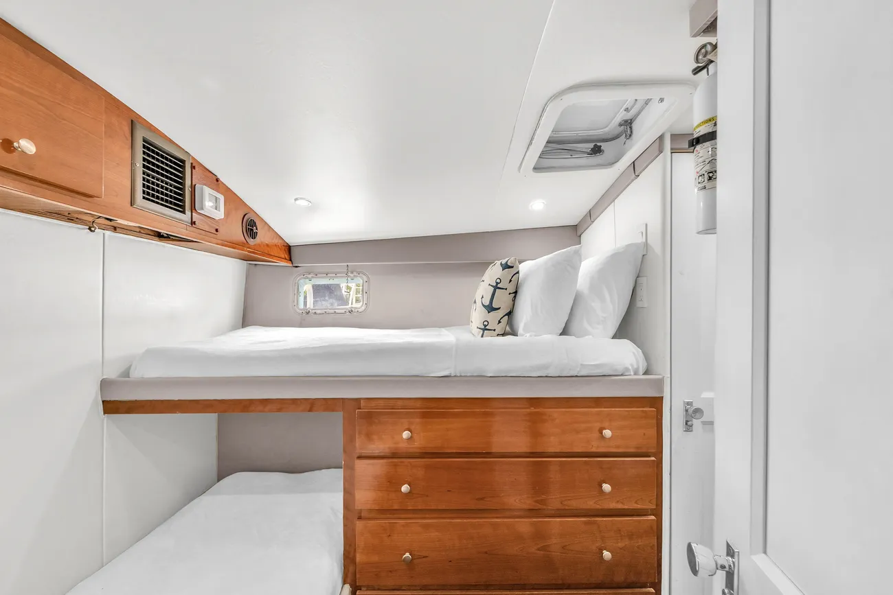 Thumbnail von Hatteras 42 Convertible