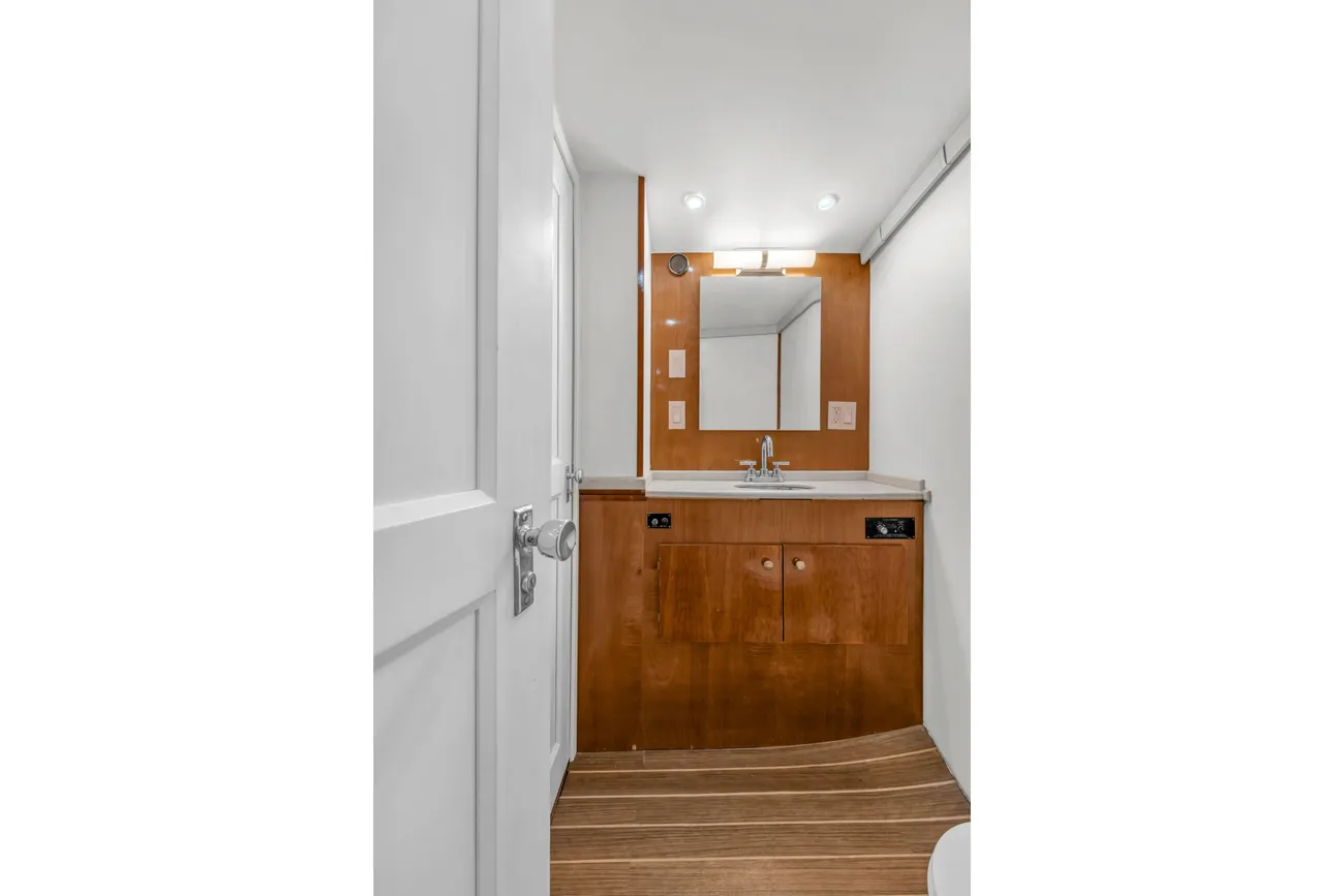 Thumbnail von Hatteras 42 Convertible