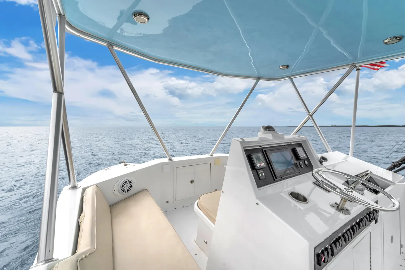Thumbnail von Hatteras 42 Convertible
