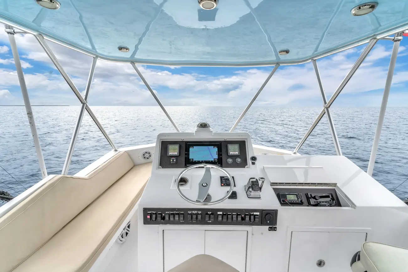 Thumbnail von Hatteras 42 Convertible
