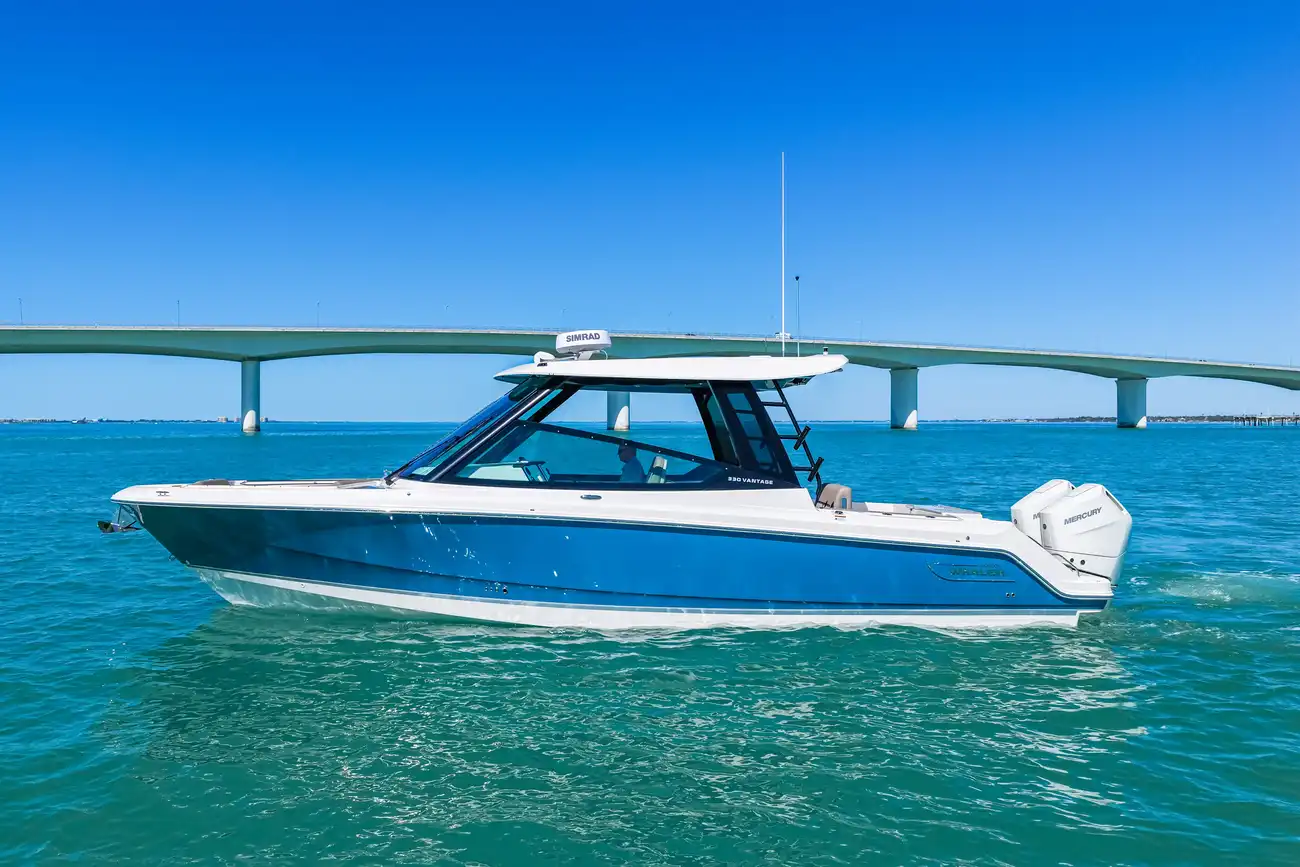 Boston Whaler 330 Vantage
