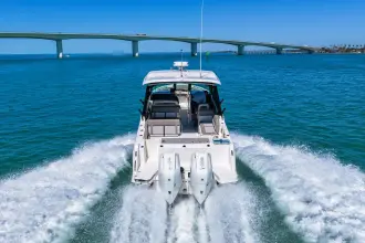 Thumbnail von Boston Whaler 330 Vantage