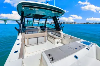 Thumbnail von Boston Whaler 330 Vantage