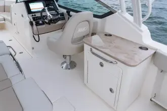 Thumbnail von Boston Whaler 240 Vantage