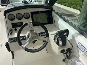 Thumbnail von Boston Whaler 270 Vantage