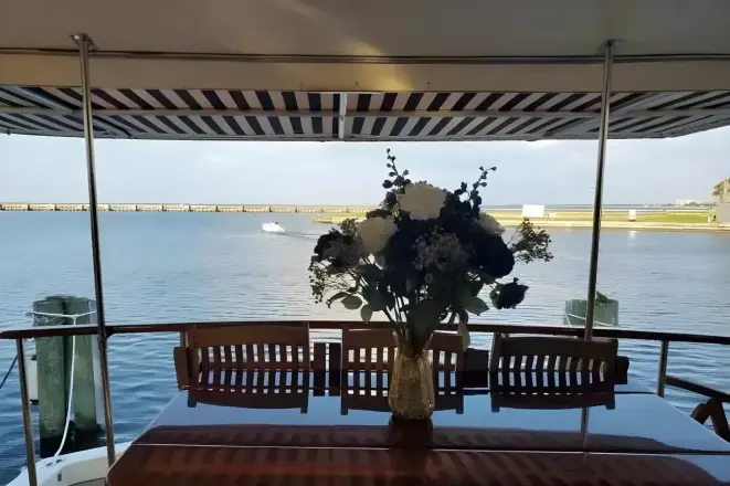 Hatteras 61 Cockpit Motor Yacht