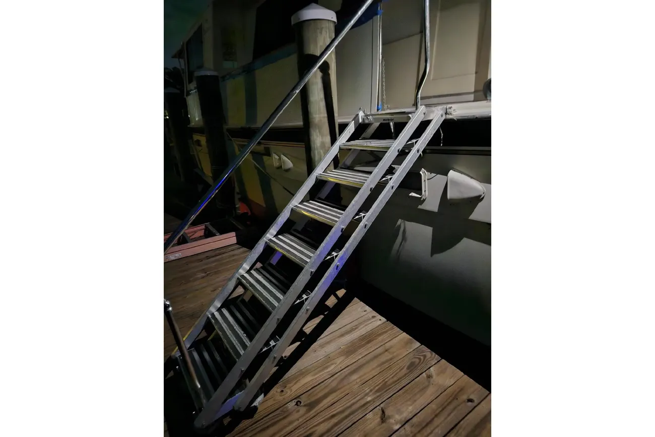 Thumbnail von Hatteras 61 Cockpit Motor Yacht