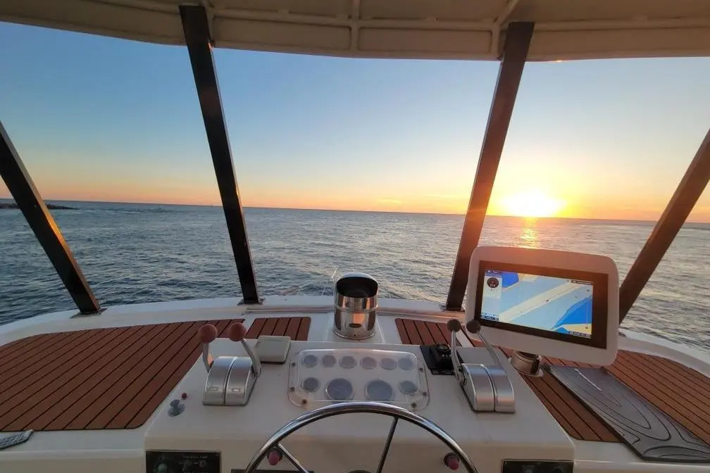 Thumbnail von Hatteras 61 Cockpit Motor Yacht