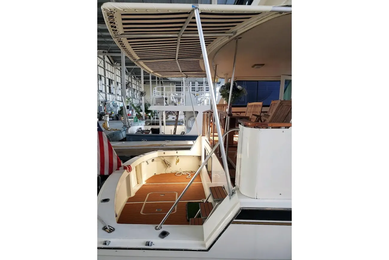 Thumbnail von Hatteras 61 Cockpit Motor Yacht
