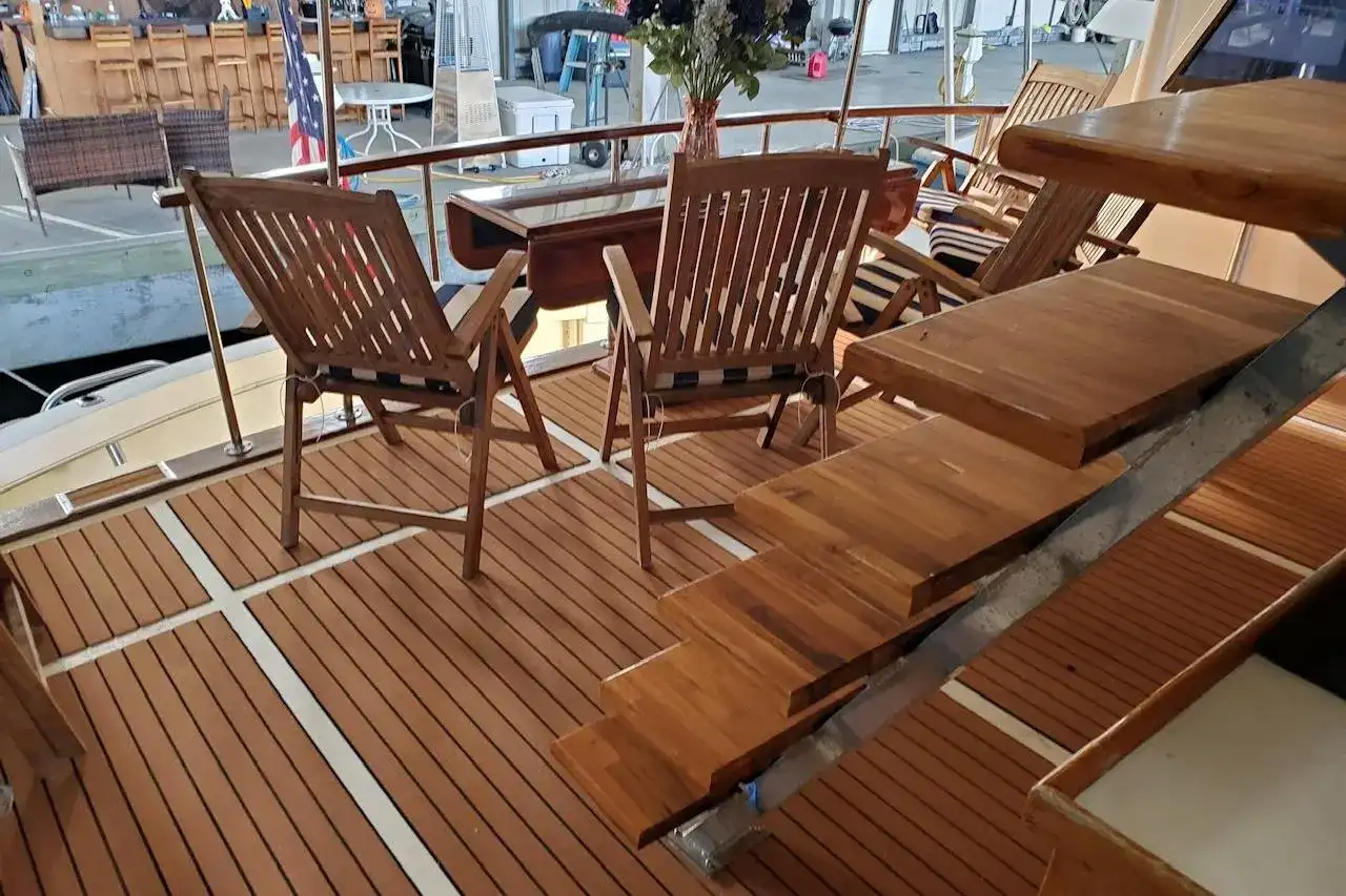 Thumbnail von Hatteras 61 Cockpit Motor Yacht