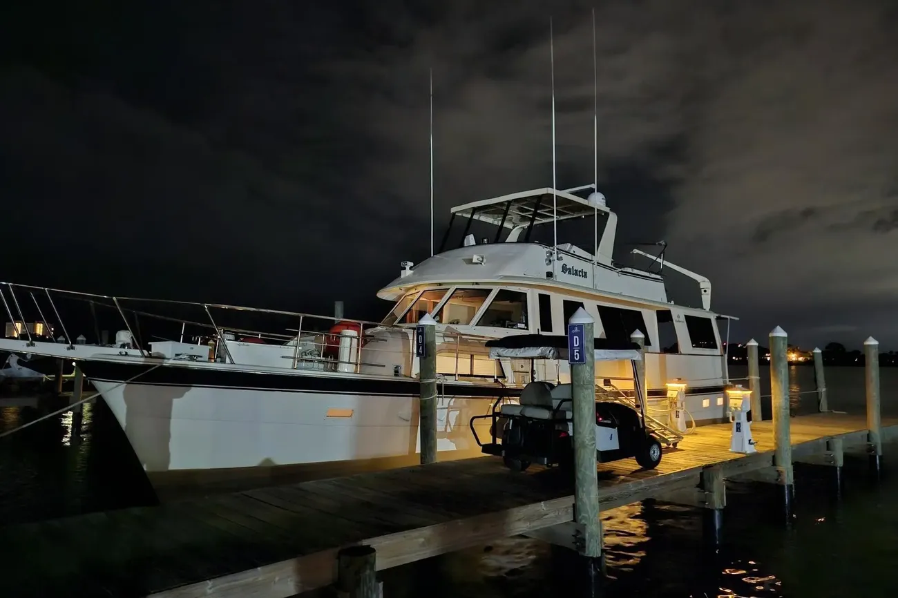 Thumbnail von Hatteras 61 Cockpit Motor Yacht