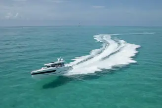 Thumbnail von Wellcraft Explorer 28