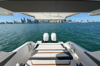 Thumbnail von Tiara Yachts 34 LS