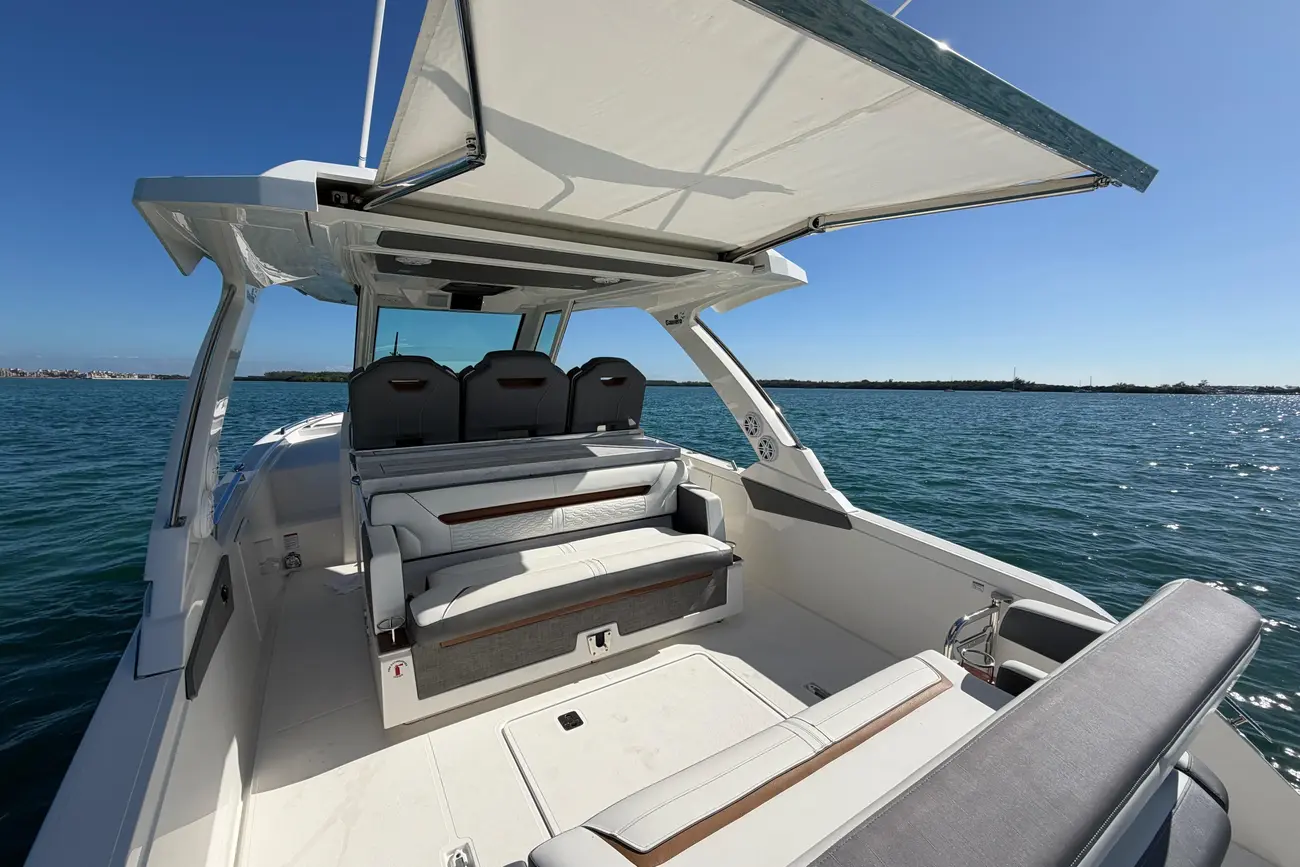 Thumbnail von Tiara Yachts 34 LS