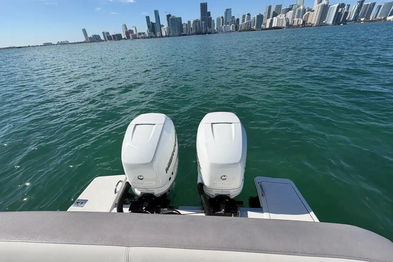 Thumbnail von Tiara Yachts 34 LS