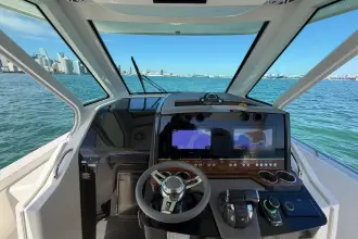 Thumbnail von Tiara Yachts 34 LS
