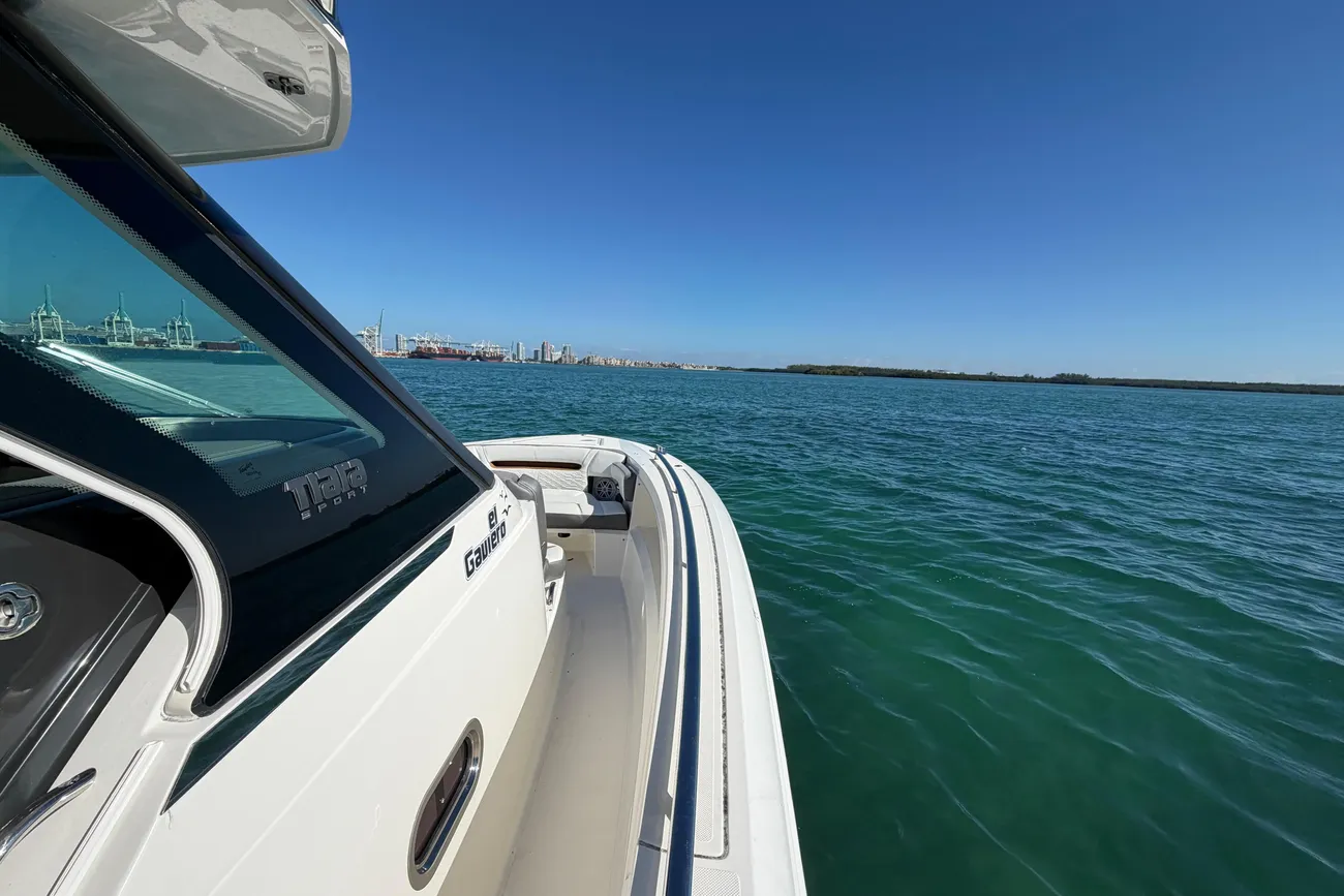 Thumbnail von Tiara Yachts 34 LS