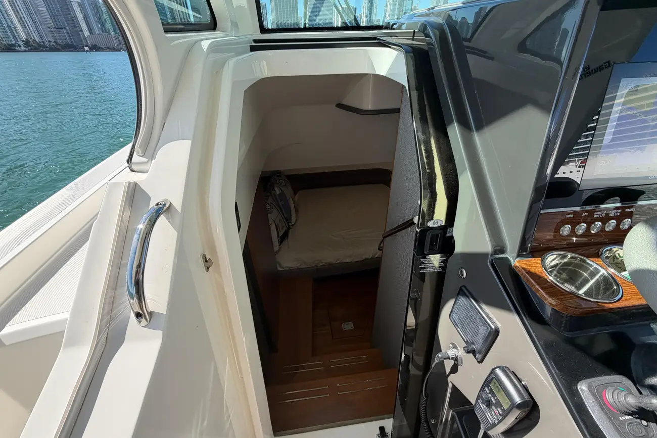 Thumbnail von Tiara Yachts 34 LS