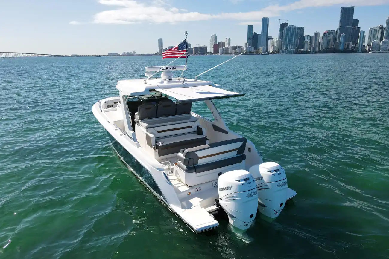 Thumbnail von Tiara Yachts 34 LS