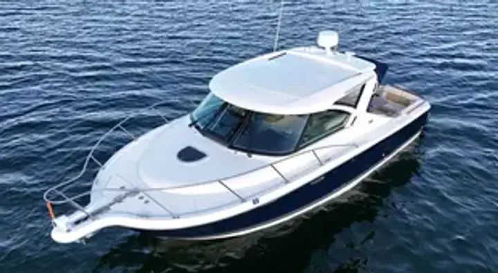 Tiara Yachts 3100 Coronet
