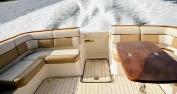 Thumbnail von Tiara Yachts 3100 Coronet