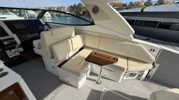 Thumbnail von Cruisers Yachts 38 GLS OB