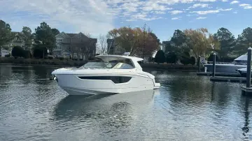 Thumbnail von Cruisers Yachts 38 GLS OB