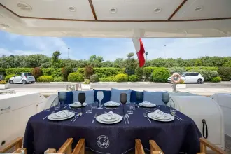 Thumbnail von Uniesse 72 Flybridge STRADIVARIA