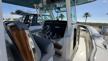 Thumbnail von Boston Whaler 360 Outrage