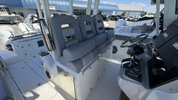 Thumbnail von Boston Whaler 360 Outrage