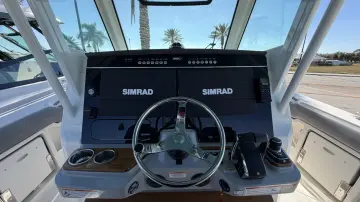 Thumbnail von Boston Whaler 360 Outrage