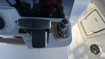 Thumbnail von Boston Whaler 360 Outrage