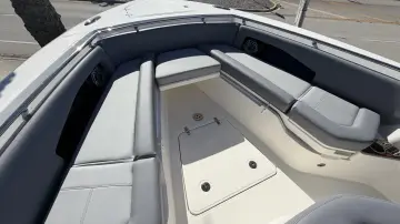 Thumbnail von Boston Whaler 360 Outrage
