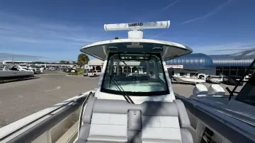Thumbnail von Boston Whaler 360 Outrage