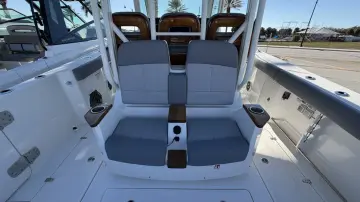 Thumbnail von Boston Whaler 360 Outrage