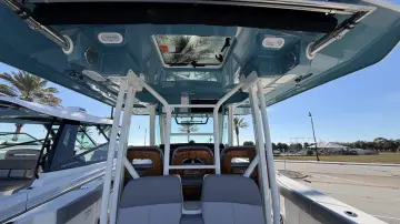 Thumbnail von Boston Whaler 360 Outrage
