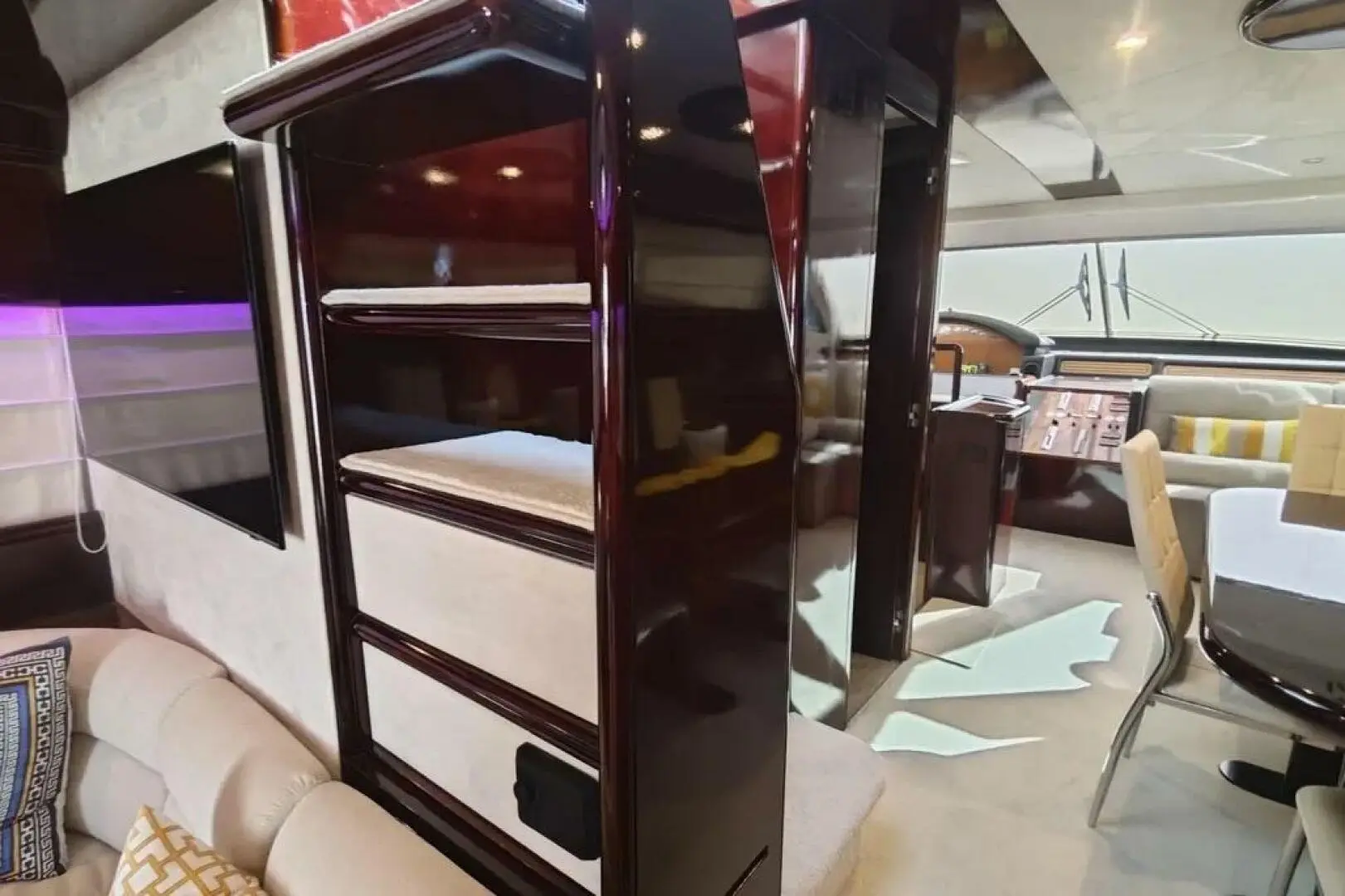 Thumbnail von Ferretti Yachts 720