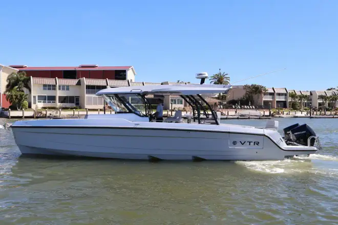 Cruisers Yachts 38 VTR