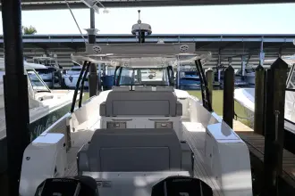 Thumbnail von Cruisers Yachts 38 VTR