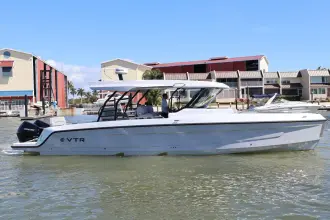 Thumbnail von Cruisers Yachts 38 VTR