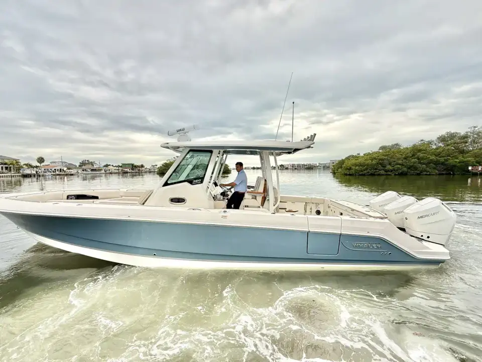 Boston Whaler 360 Outrage