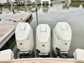 Thumbnail von Boston Whaler 360 Outrage
