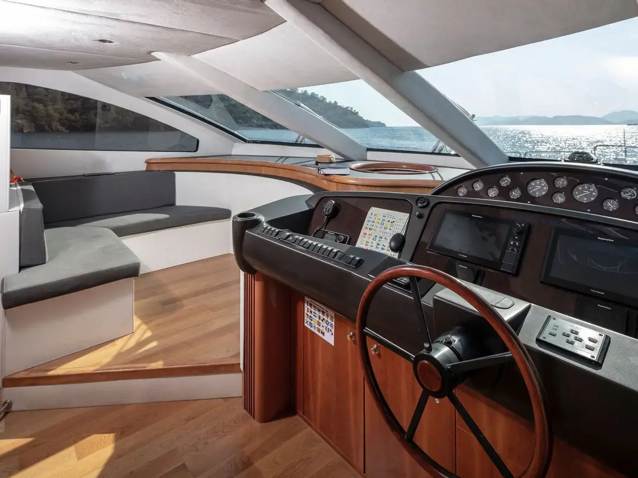 Thumbnail von Sunseeker 94 Yacht SPACE ODDITY