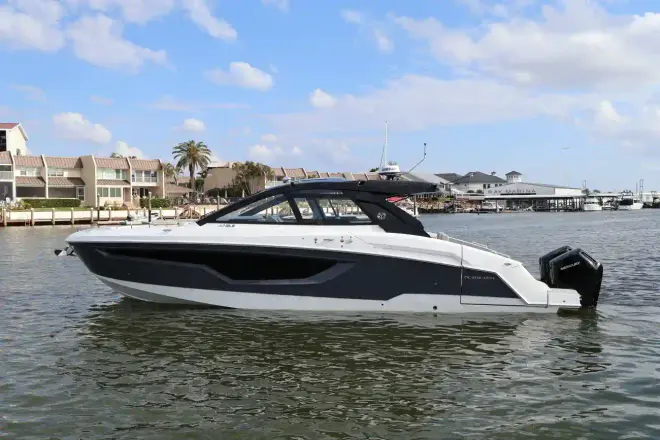 Cruisers Yachts 42 GLS OB